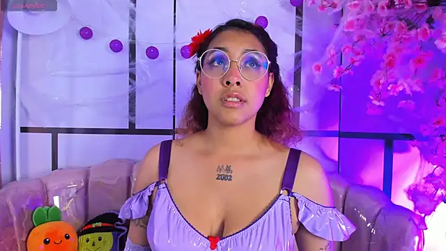 Olivejoness online show from 10-31-25, 04:53