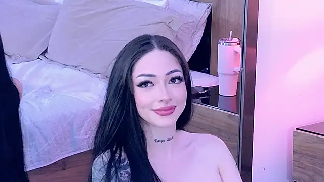 Snapshot of AlessandraLovi chatting on 05-31-26, 07:36 AlessandraLovi online show from 05-31-26, 07:36