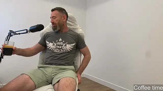TheDonnyBasilisk online show from 06-12-26, 02:48