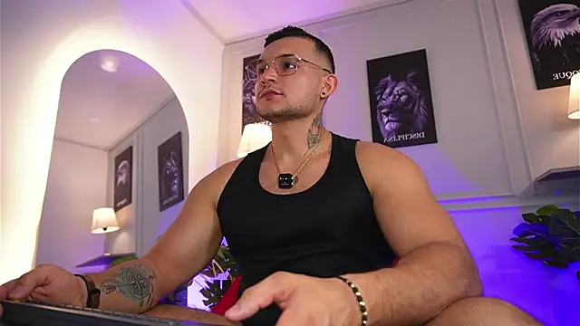 Snapshot of Marco_Vega chatting on 06-11-26, 04:15 Marco Vega online show from 06-11-26, 04:15