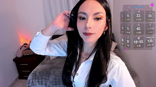 sarah saenz  online show from 04-11-26, 06:43