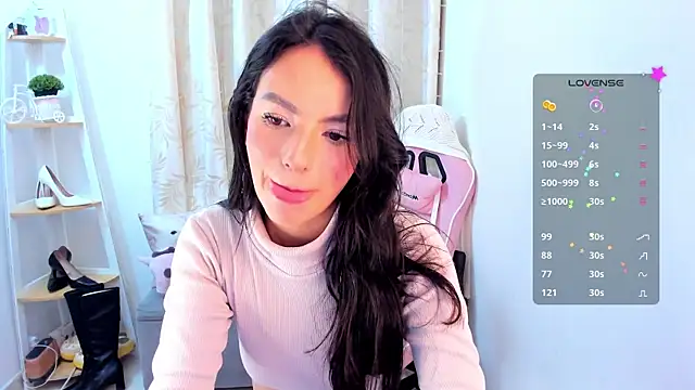 sarah saenz  online show from 11-25-25, 02:45