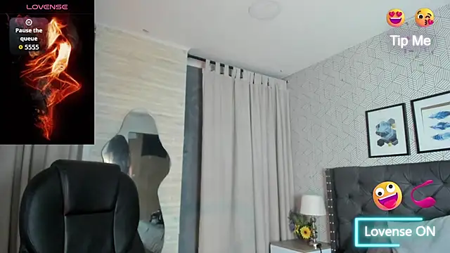 Snapshot of sweet__vanessa1 chatting on 10-18-25, 04:58 sweet vanessa1 online show from 10-18-25, 04:58