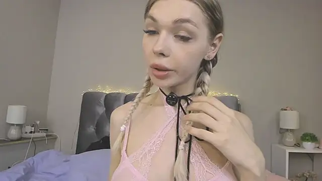Snapshot of Blondy_Fina chatting on 06-26-26, 10:54 Blondy Fina online show from 06-26-26, 10:54