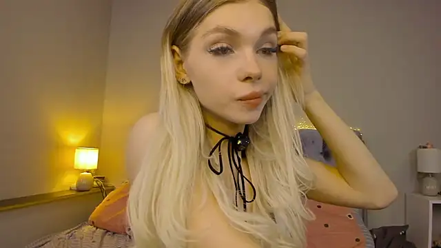 Snapshot of Blondy_Fina chatting on 06-20-26, 06:18 Blondy Fina online show from 06-20-26, 06:18