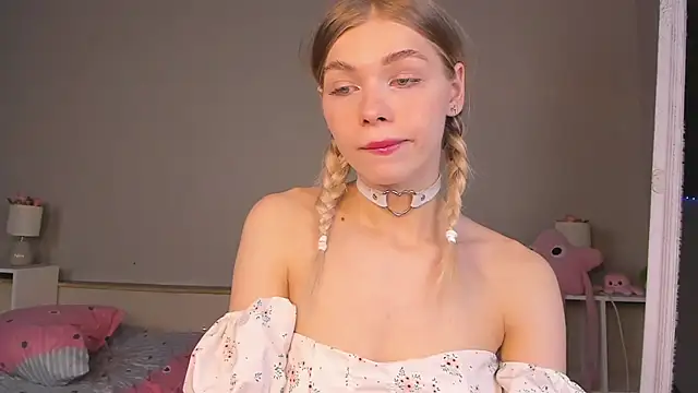 Snapshot of Blondy_Fina chatting on 06-09-26, 05:19 Blondy Fina online show from 06-09-26, 05:19