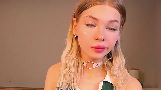 Blondy Fina online show from 05-17-26, 06:35