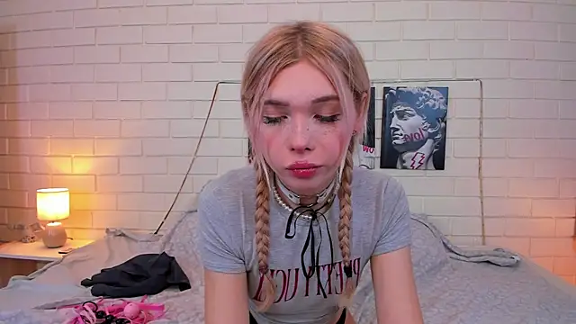 Blondy Fina online show from 09-22-25, 05:02