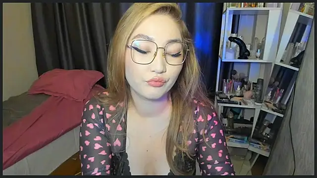 lyra x online show from 11-24-25, 10:32