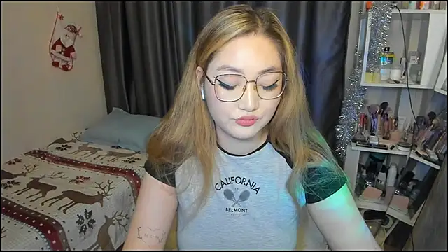 lyra x online show from 12-18-25, 08:23