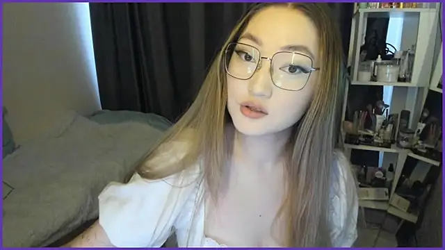 lyra x online show from 10-18-25, 04:47