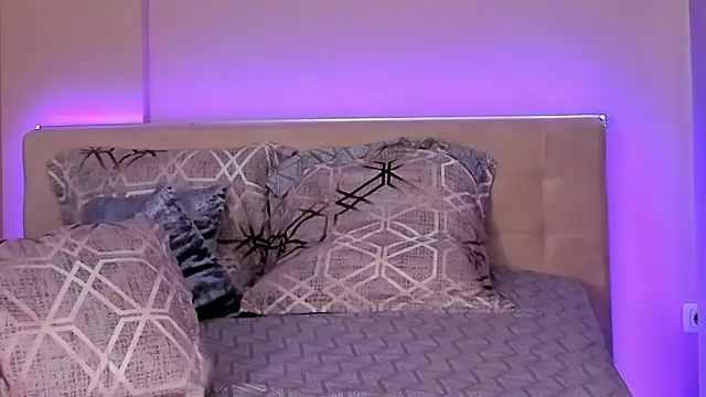 Emily Sheen online show from 03-07-26, 01:05