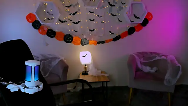 Snapshot of lilith_diva chatting on 10-22-25, 08:08 lilith diva online show from 10-22-25, 08:08