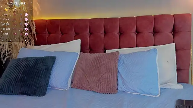 victoria decapri online show from 11-29-25, 07:03