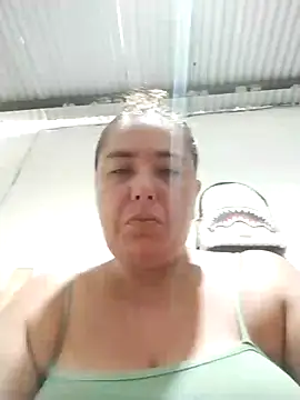 Snapshot of yyuly chatting on 10-21-25, 01:43 yyuly online show from 10-21-25, 01:43