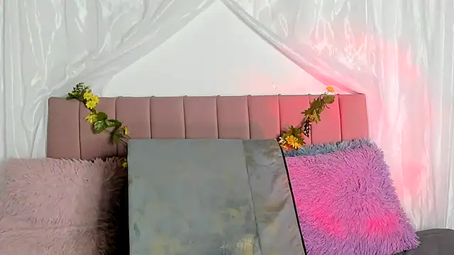 Tania xw online show from 12-23-25, 10:47