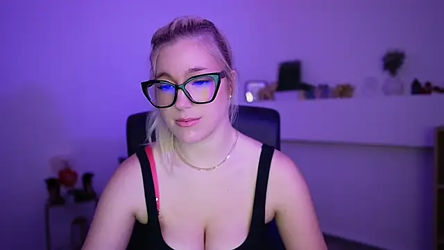 leokitty  online show from 04-15-26, 01:37