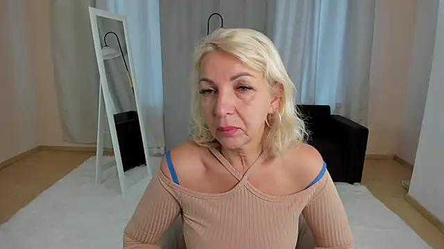 LiliaMoons online show from 10-15-25, 10:01