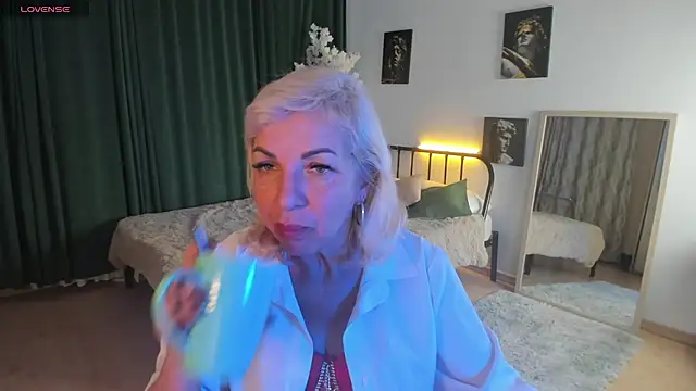 LiliaMoons online show from 10-21-25, 11:09