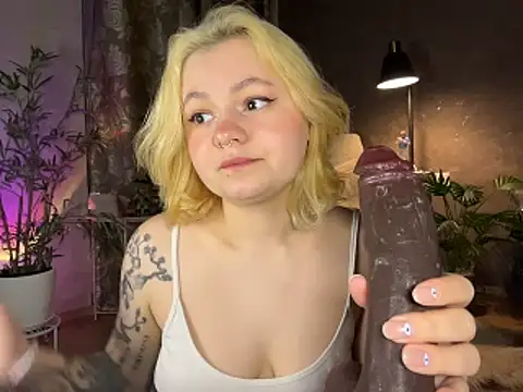 MoonIvy  online show from 03-08-26, 06:22