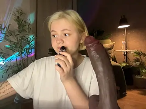 MoonIvy  online show from 03-22-26, 07:48