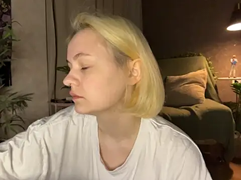 Snapshot of MoonIvy_ chatting on 06-14-26, 07:48 MoonIvy online show from 06-14-26, 07:48
