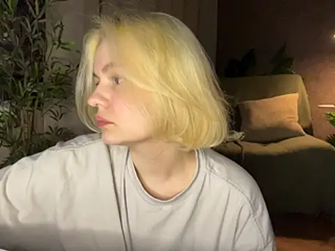 Snapshot of MoonIvy_ chatting on 06-08-26, 07:36 MoonIvy online show from 06-08-26, 07:36