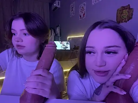 MoonIvy  online show from 11-30-25, 06:19