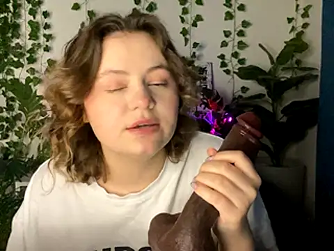 MoonIvy  online show from 11-23-25, 06:29