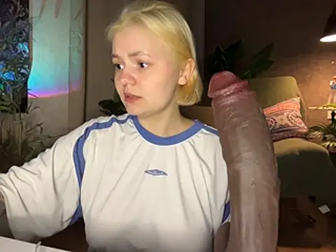 MoonIvy  online show from 04-12-26, 07:06