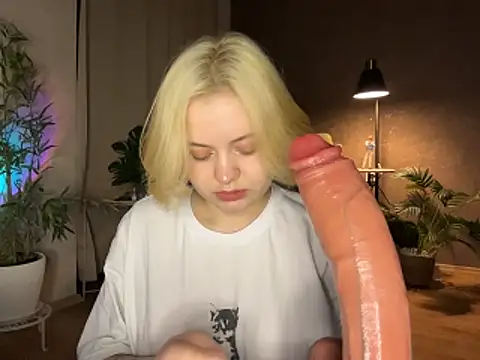 MoonIvy  online show from 03-26-26, 07:12