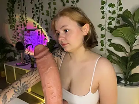 MoonIvy  online show from 02-15-26, 07:02