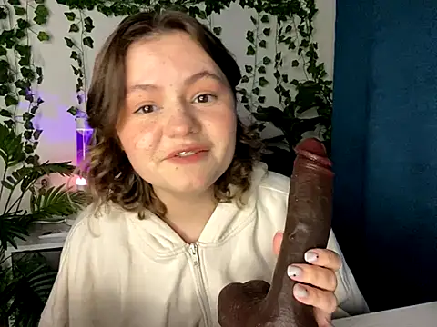 MoonIvy  online show from 11-21-25, 06:18