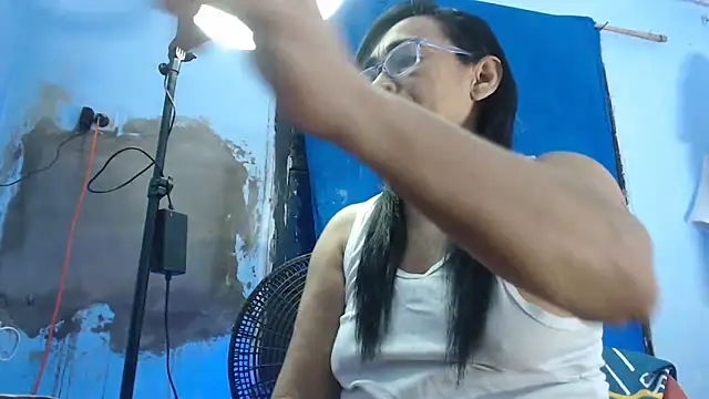 Snapshot of maggi_hotsson chatting on 10-11-25, 01:06 maggi hotsson online show from 10-11-25, 01:06