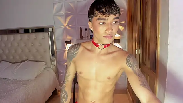 Wyatt Rose online show from 11-25-25, 04:02