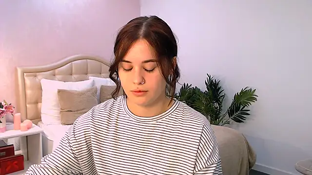 lil angel  online show from 11-28-25, 09:09