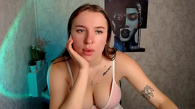 Snapshot of JuliaTopp_ chatting on 10-22-25, 06:13 JuliaTopp  online show from 10-22-25, 06:13