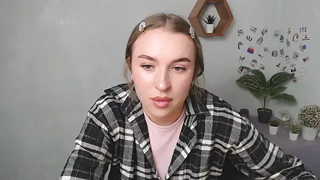 Snapshot of JuliaTopp_ chatting on 09-26-25, 10:44 JuliaTopp  online show from 09-26-25, 10:44