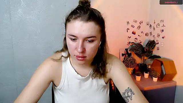 JuliaTopp  online show from 11-24-25, 05:18