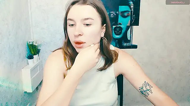 JuliaTopp  online show from 11-04-25, 06:50