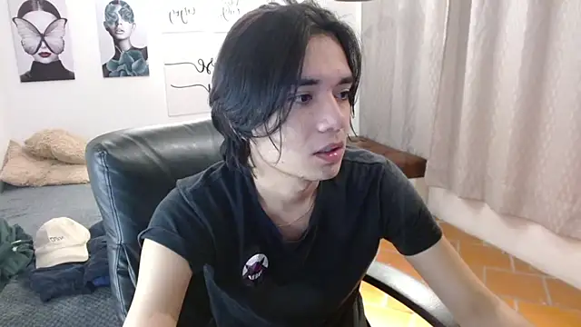 Snapshot of davoxer chatting on 10-21-25, 05:18 davoxer online show from 10-21-25, 05:18