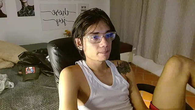 Snapshot of davoxer chatting on 10-12-25, 03:30 davoxer online show from 10-12-25, 03:30