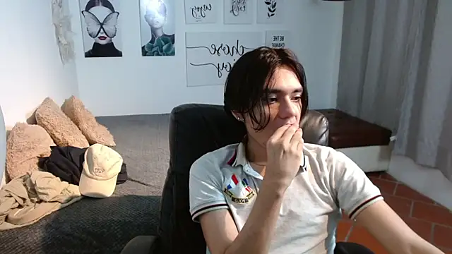 Snapshot of davoxer chatting on 10-17-25, 03:32 davoxer online show from 10-17-25, 03:32