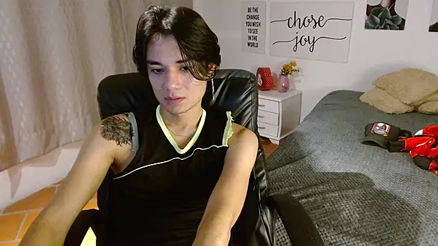 Snapshot of davoxer chatting on 10-11-25, 04:13 davoxer online show from 10-11-25, 04:13