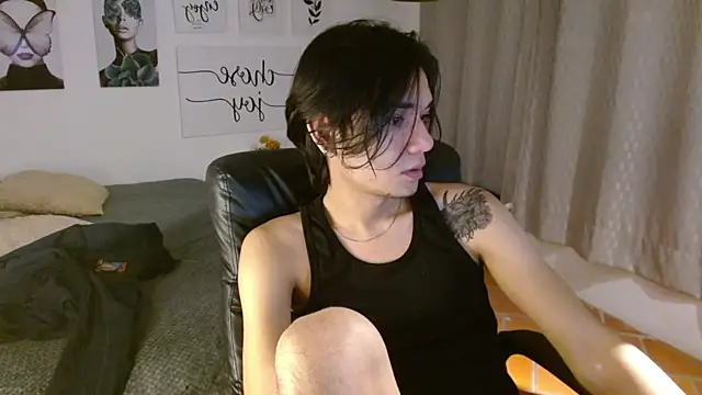 Snapshot of davoxer chatting on 10-15-25, 02:54 davoxer online show from 10-15-25, 02:54