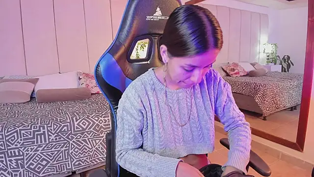 mia rousse25 online show from 12-15-25, 12:55