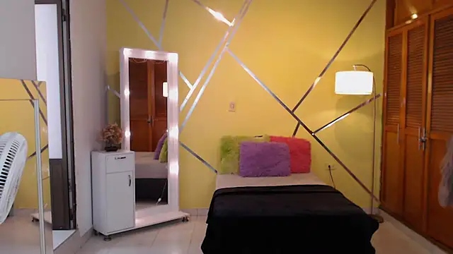 shirleyrojas online show from 11-20-25, 07:47