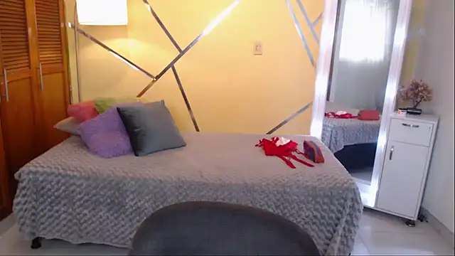 shirleyrojas online show from 10-18-25, 07:49