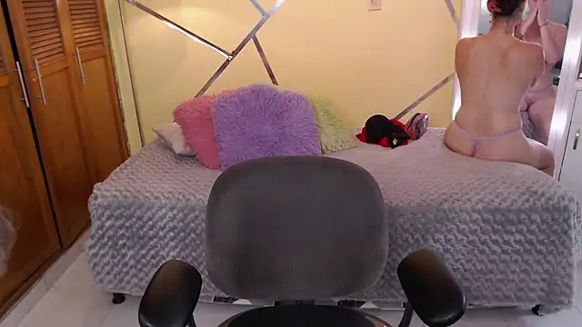 shirleyrojas online show from 10-29-25, 07:46