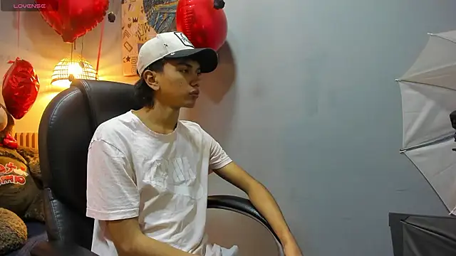 Snapshot of markbowie chatting on 02-20-26, 01:02 markbowie online show from 02-20-26, 01:02